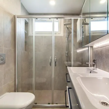 Modern Flat With Central Location In Kadikoy شقة